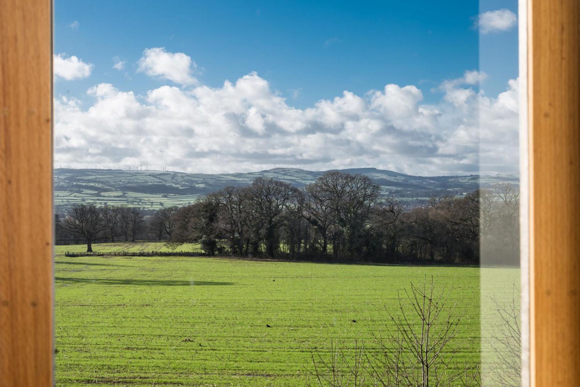 The Barn At Plas Ashpool Sleeps 8 Llandyrnog Екстериор снимка