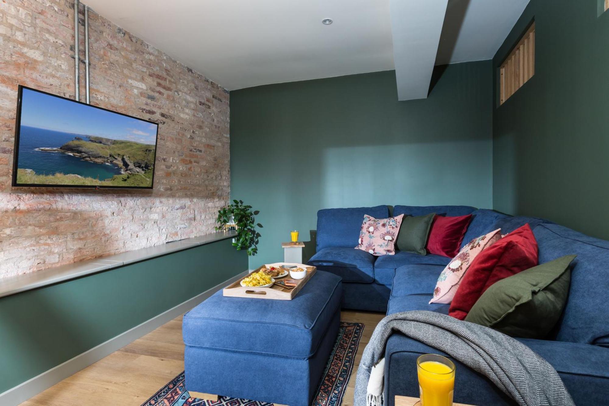 The Barn At Plas Ashpool Sleeps 8 Llandyrnog Екстериор снимка